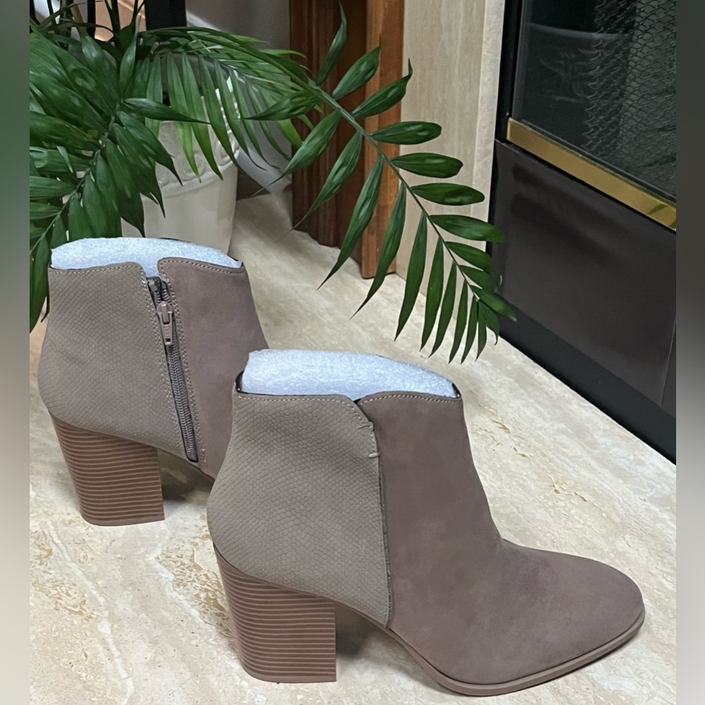 NWT Sun + Stone Women’s Gracey Faux Suede Booties - Picture 7 of 12